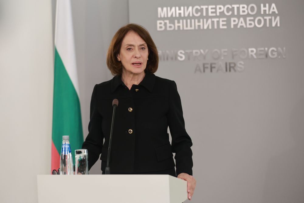 Надежда Нейнски настоява Иран да се върне на масата за преговори и да спре ядрената и ракетната програма