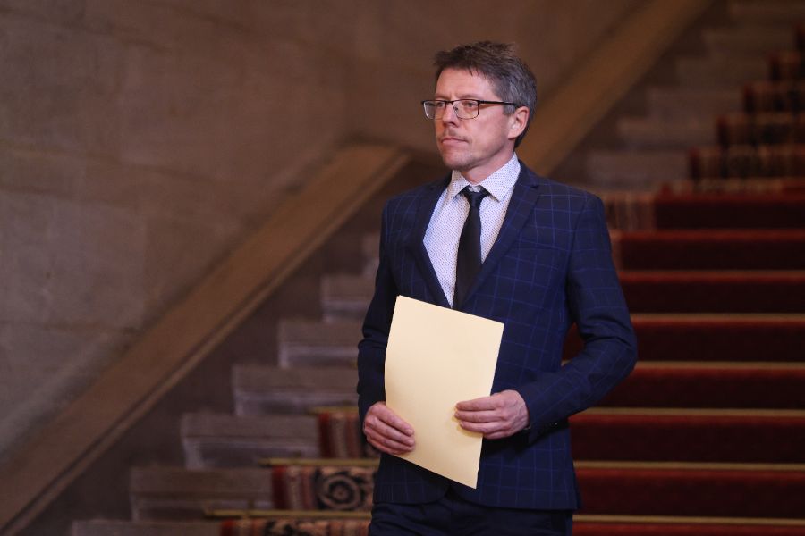 Ден след встъпването в длъжност на служебното правителство, вицепремиерът за честни избори Стоил Цицелков е депозирал оставката си. Това съобщи той по време на брифинг в МС.