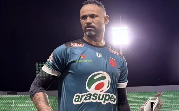 На терена вместо в затвора: вратар, убил приятелката си, игра за Купата на Бразилия