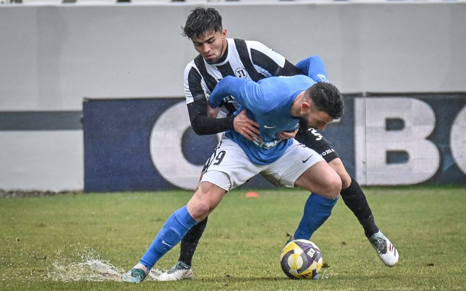 Десет от Спартак Варна удържаха ценна точка срещу Локомотив Пд на 