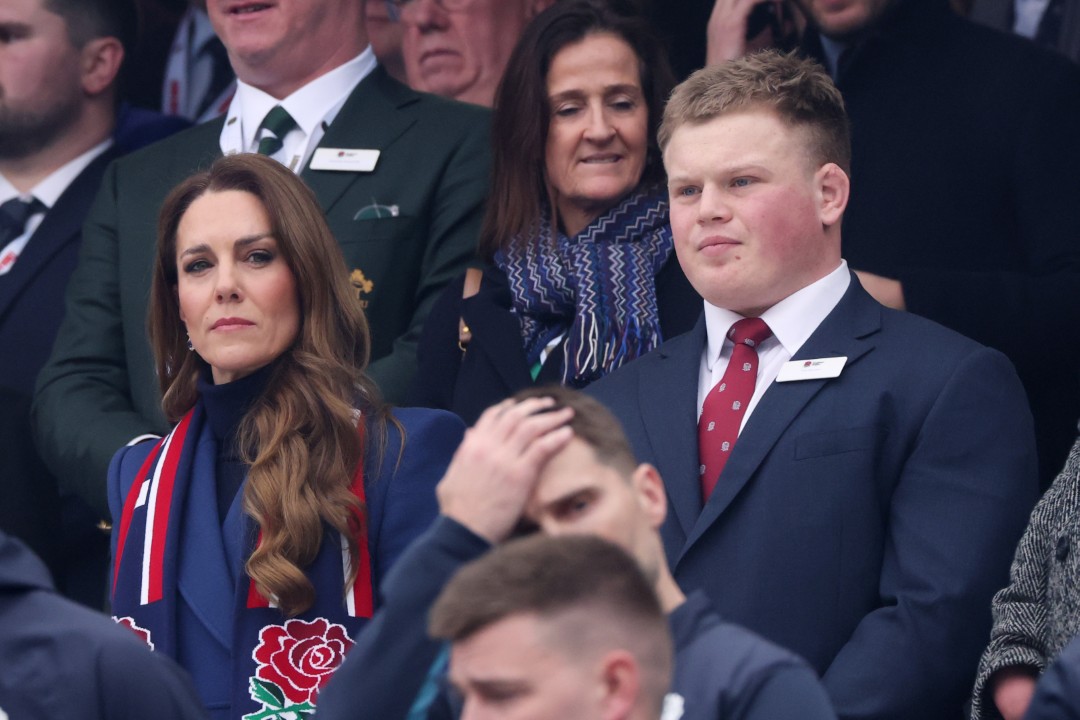 <p>Принцесата на Уелс направи самостоятелна поява на мача Англия &ndash; Ирландия от &bdquo;Шестте нации&ldquo; в Туикънъм, докато принц Уилям и децата отсъстваха, а визитата ѝ съвпадна с напрегнат момент за кралското семейство</p>