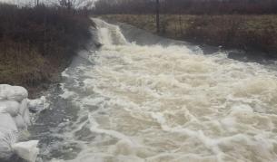 Язовири изпускат вода заради обилните валежи у нас