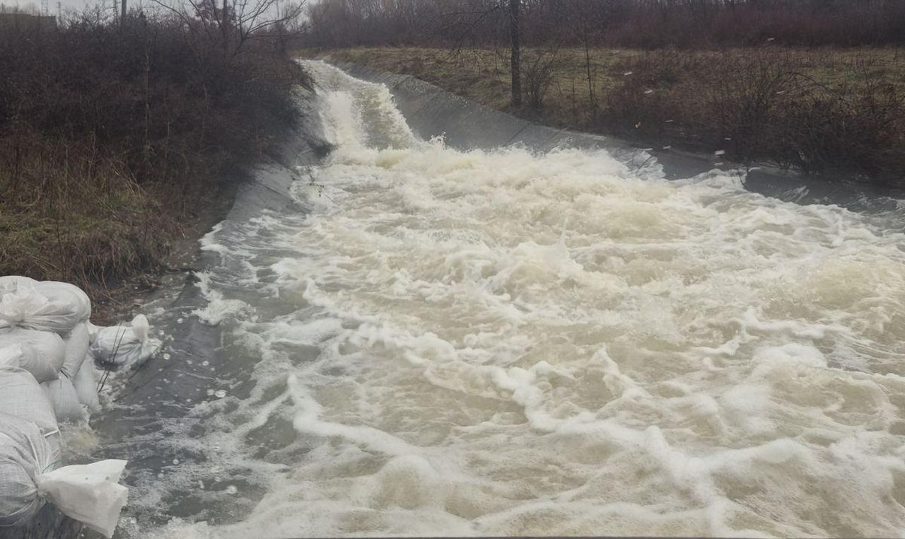 Язовири изпускат вода заради обилните валежи у нас