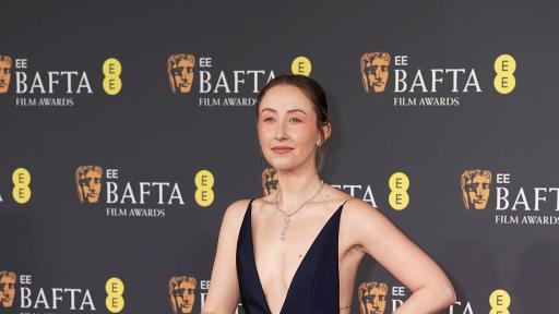 https://m3.netinfo.bg/media/images/51275/51275315/512-288-bafta-zle-oblecheni.jpg