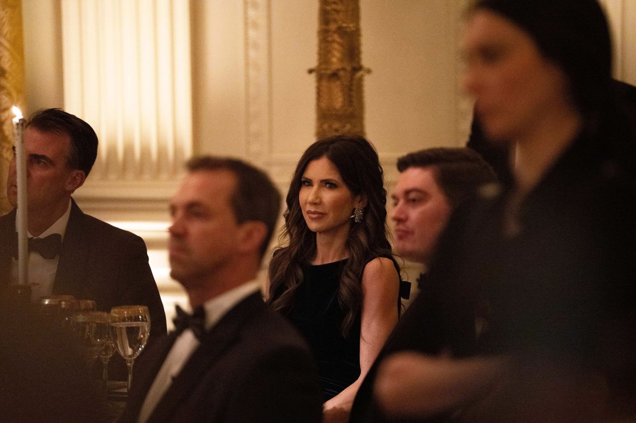 <p>Вечеря под обсада: Тръмп атакува съда и демократите по време на банкет в Белия дом</p>