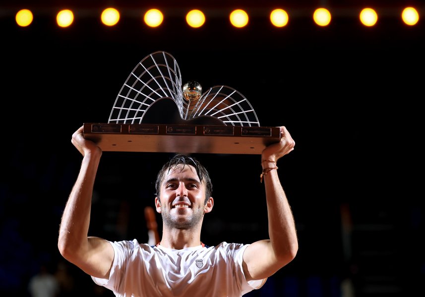 Томас Ечевери с първа титла от ATP след триумф над1