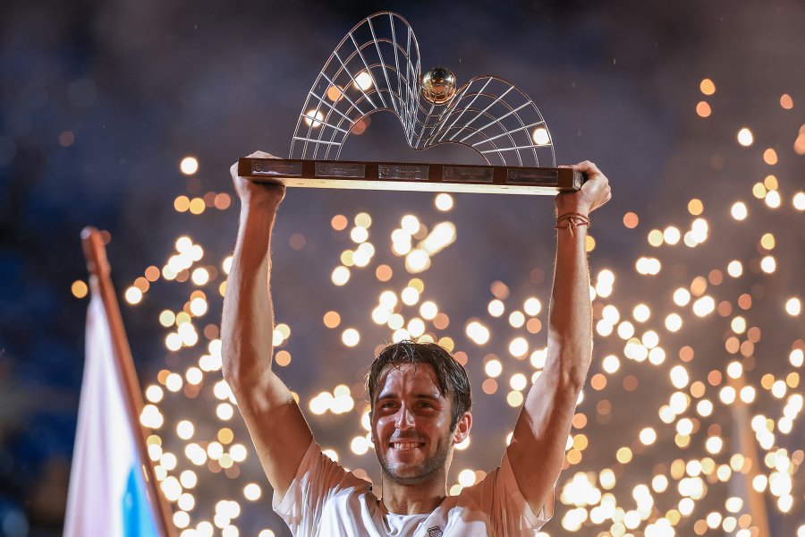 Томас Ечевери с първа титла от ATP след триумф над1