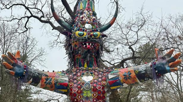 Огромен кукер в центъра на Ямбол