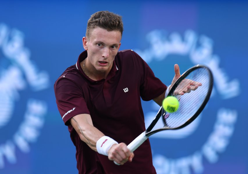 Феликс Оже Алиасим Иржи Лехечка1