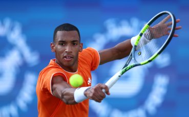 Оже-Алиасим си осигури сблъсък с Медведев на 1/2-финалите в Дубай