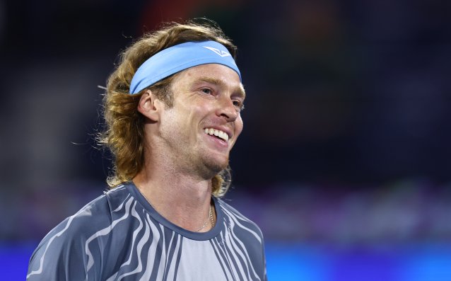 Рубльов и Фис са на полуфинал в Барселона