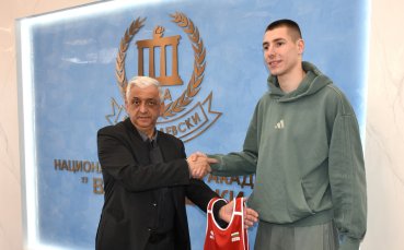 Ректорът на НСА поздрави Божидар Саръбоюков за впечатляващите резултати