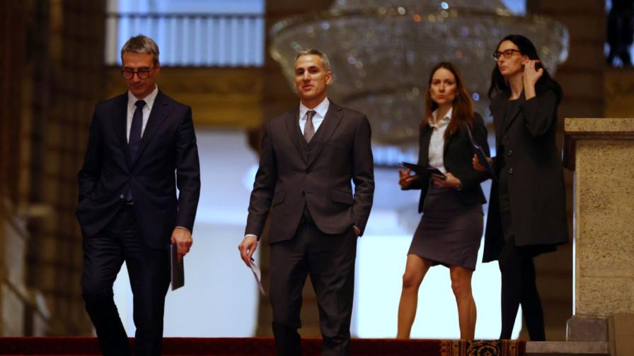 <p>Компания, свързана с "Лукойл", заплашва България с дело -&nbsp;кабинетът подготвя защита</p>