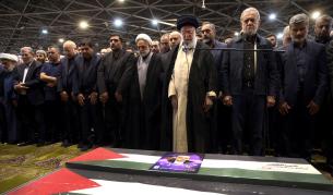 Властовата структура в Иран - кой ще наследи Али Хаменей?