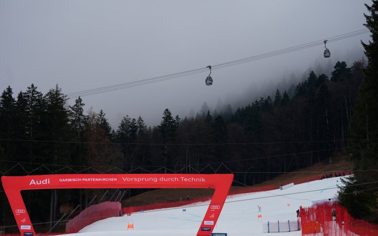 Отмениха супергигантския слалом при мъжете в Гармиш-Партенкирхен заради лошо време