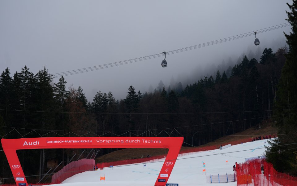 Отмениха супергигантския слалом при мъжете в Гармиш-Партенкирхен заради лошо време