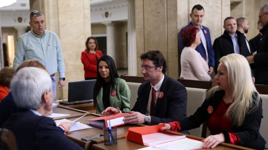 "БСП-Обединена левица" се регистрира за участие в изборите