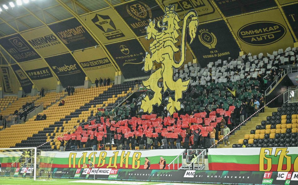 Хореографията на феновете на Ботев Пловдив по случай Националния празник1