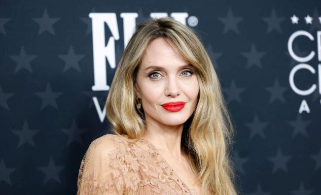 Ослепителна в бяло: Анджелина Джоли зашемети в Шанхай с перфектна визия