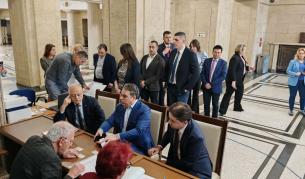 ПП-ДБ внесе документи в ЦИК за парламентарния вот