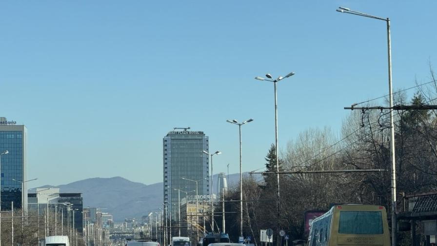 Огромно задръстване след тежка катастрофа в София