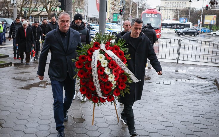 Целият отбор на ЦСКА и десетки легенди изпратиха Георги Велинов (видео+снимки)
