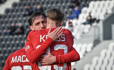 Петзвезден ЦСКА 1948 танцува на 