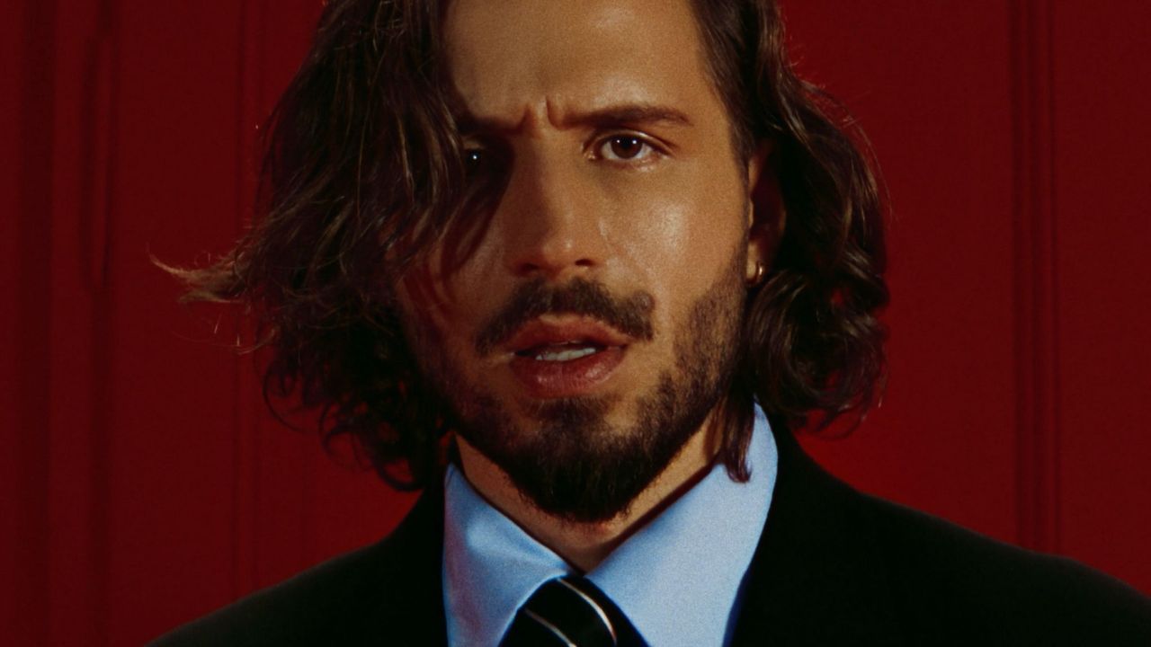 Папи Ханс посреща пролетта с новата си песен "Безсърдечен"