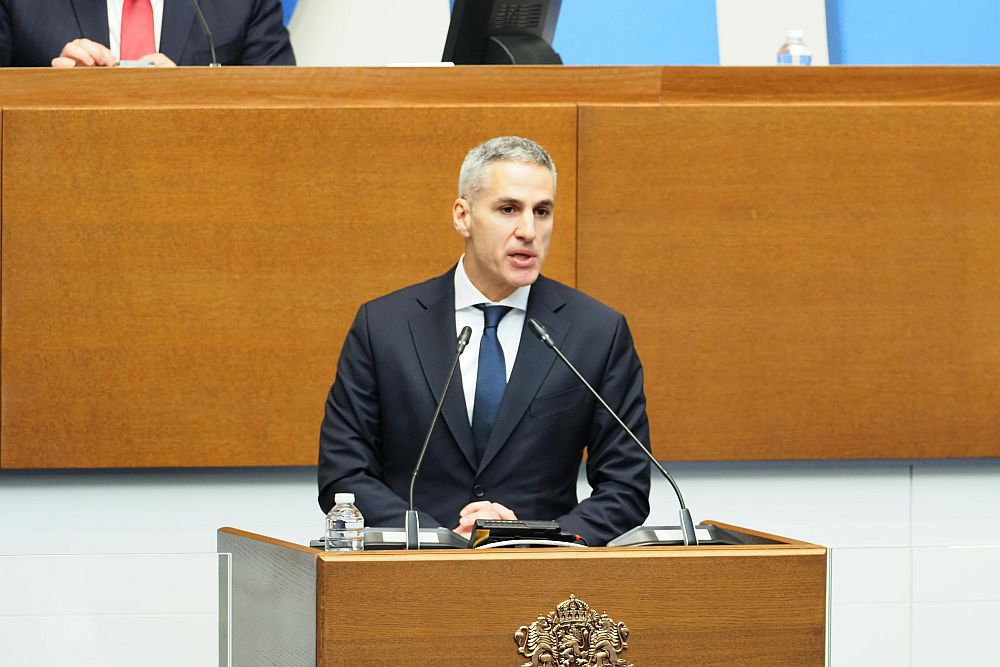 Андрей Гюров: Проверяваме дали американските самолети могат да бъдат преместени