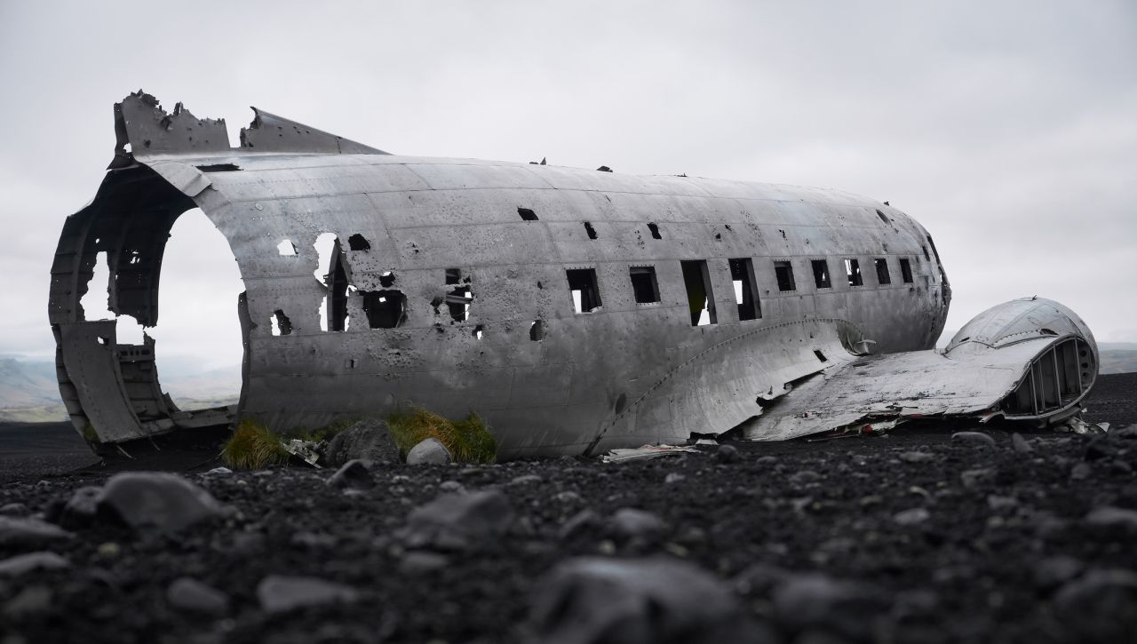 Призраци в ледовете: Български антарктици откриха останки от самолетна катастрофа, белязала историята на Аржентина