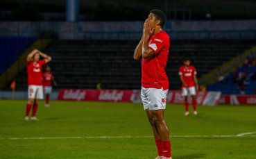 Винисиус показа среден пръст на фенове