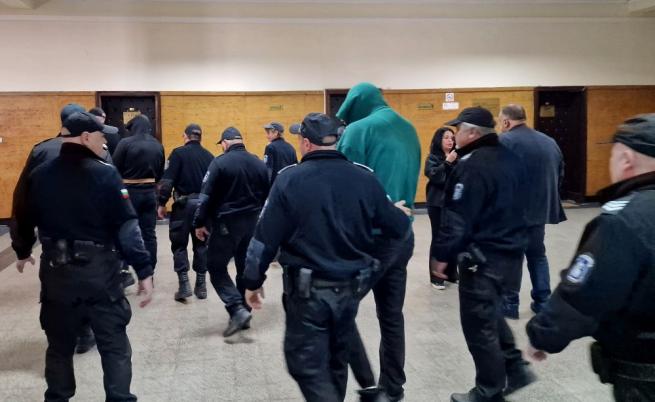 Съдът даде ход на делото срещу полицаите от Казанлък, обвинени в убийство