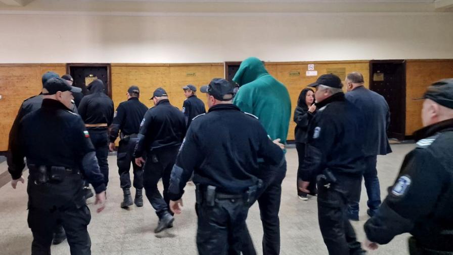 Съдът даде ход на делото срещу полицаите от Казанлък, обвинени в убийство