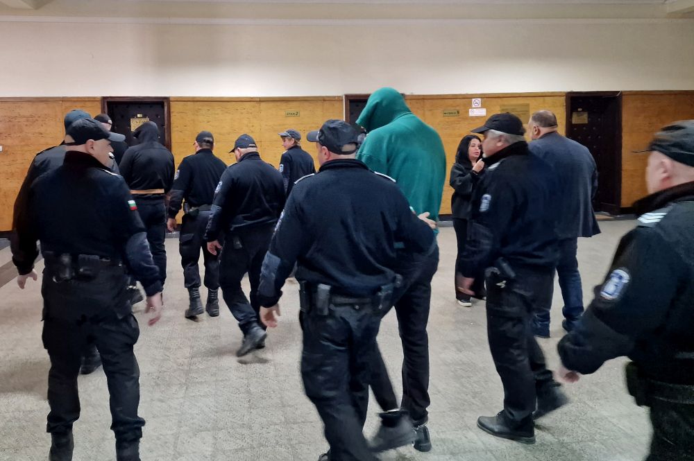 Съдът даде ход на делото срещу полицаите от Казанлък, обвинени в убийство