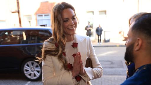 Кейт Мидълтън очарова Лестър с индийски танци