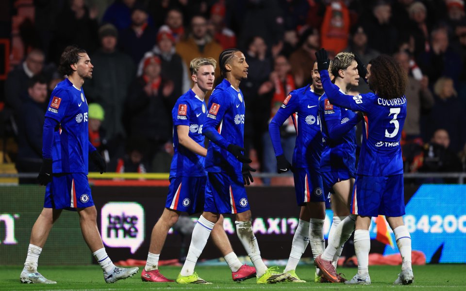 Челси оцеля срещу десет от Рексъм и е напред във ФА Къп след продължения