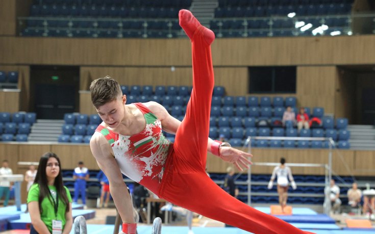 Давид Иванов спечели златен медал на финала на кон с гривни в Баку