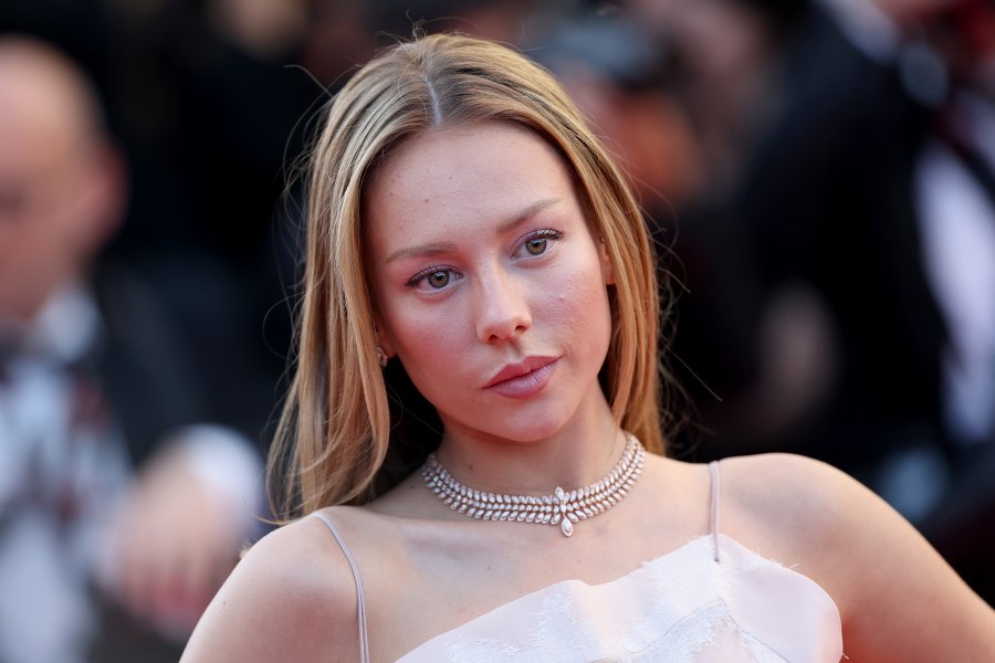 Естер Еспосито1