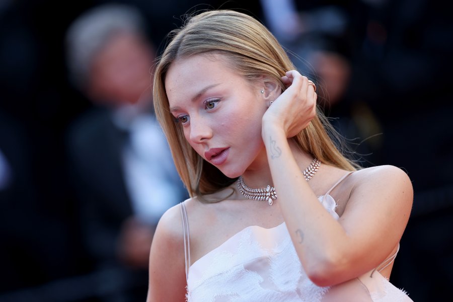 Естер Еспосито1