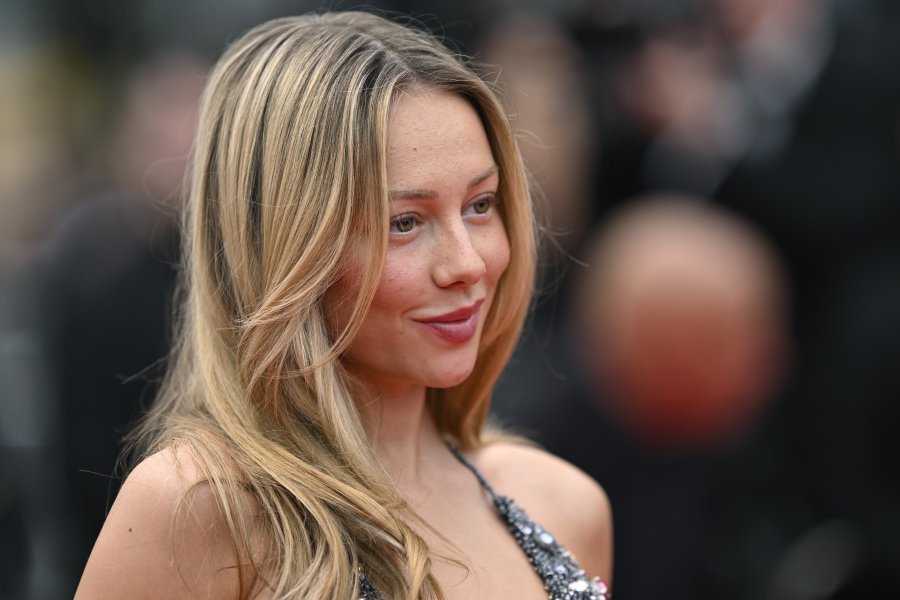 Естер Еспосито1