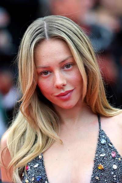 Естер Еспосито1