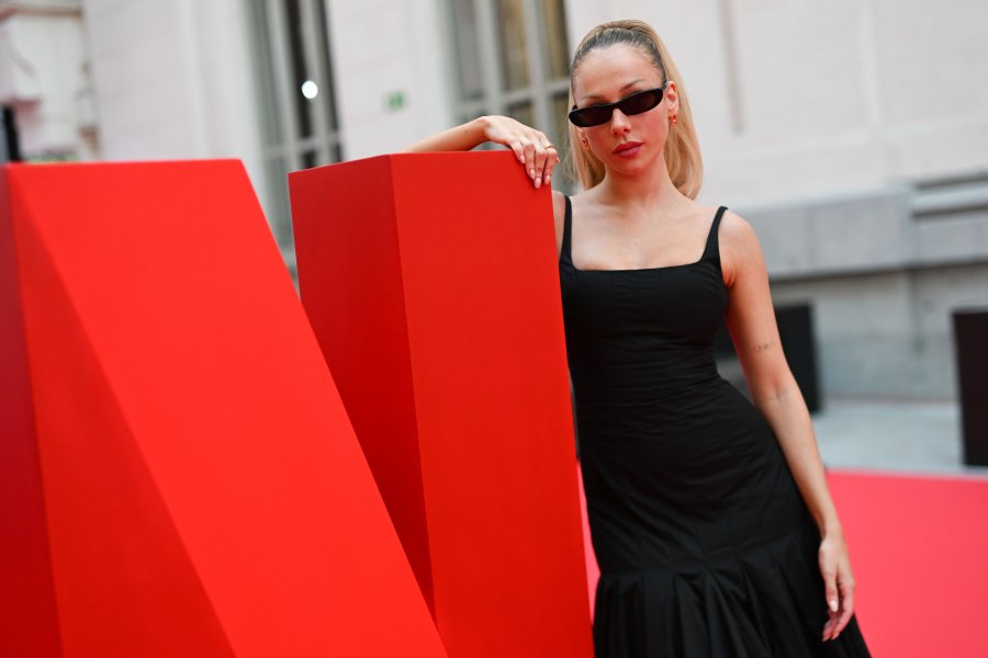 Естер Еспосито1