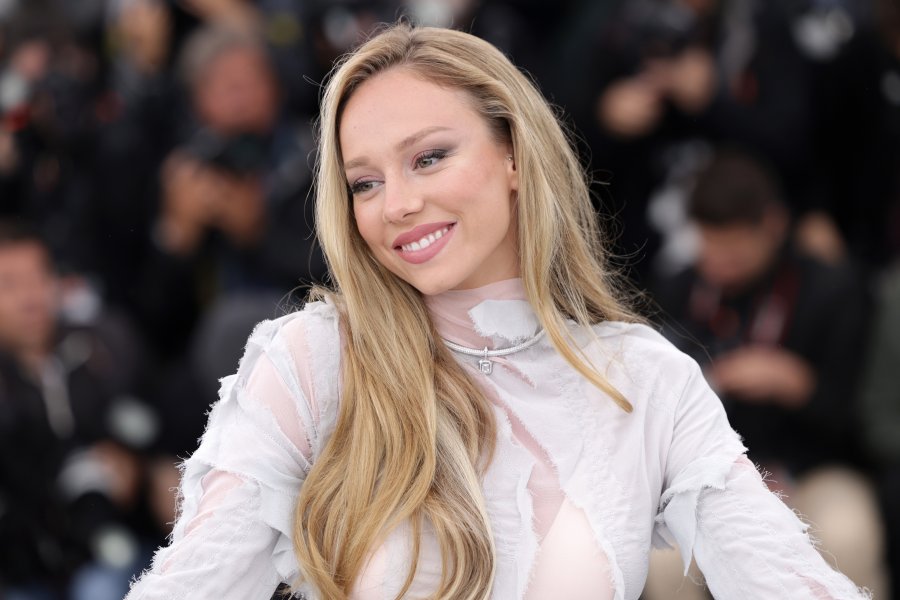 Естер Еспосито1