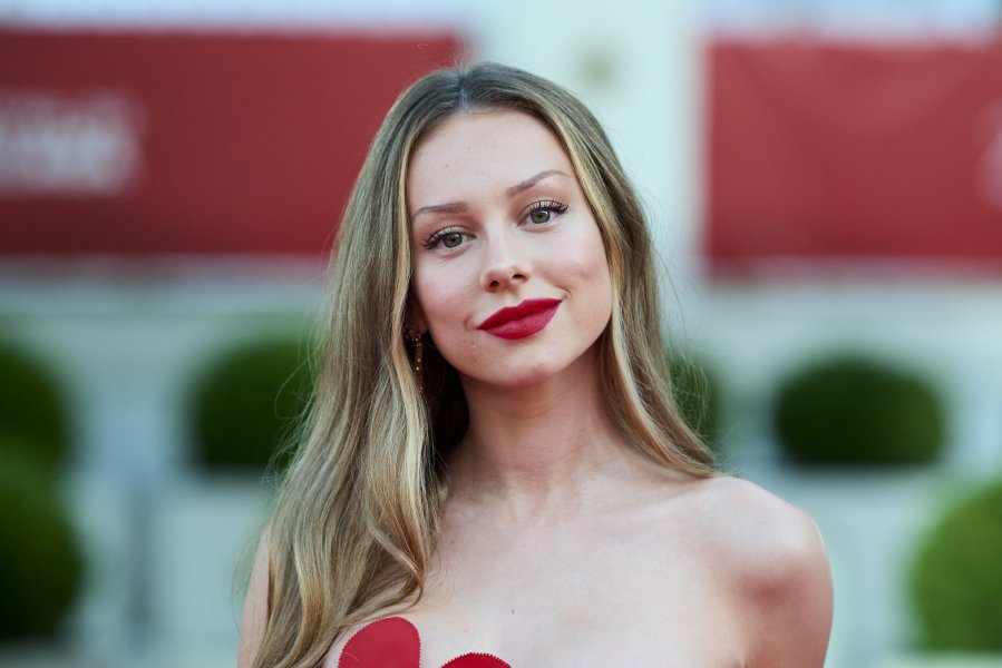 Естер Еспосито1