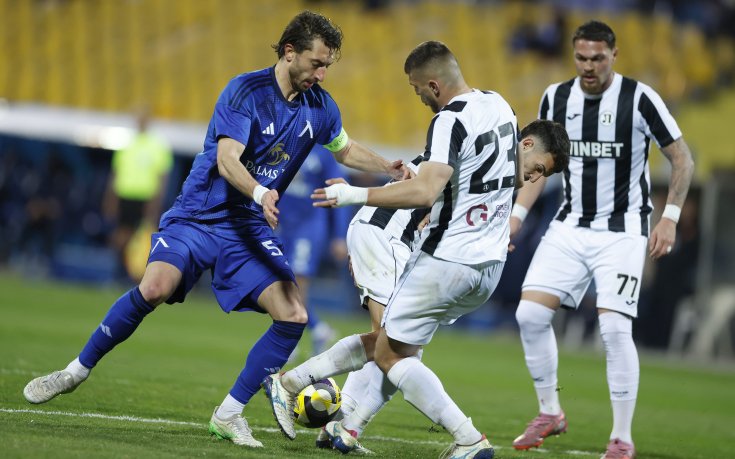 Локо Пд: Има ли изобщо основания за дузпа и защо ВАР не извика главния съдия