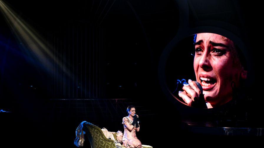 Мюзикълът “Клетниците” донесе първа победа на Весела Бабинова