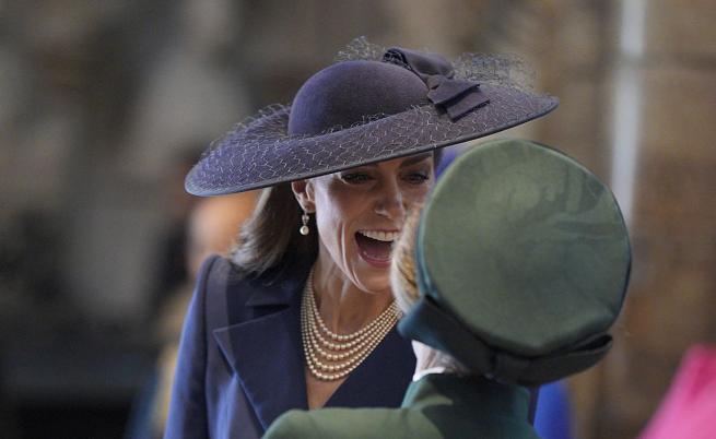 Кралският етикет: Защо Кейт Мидълтън и принцеса Ан пропуснаха традиционната си целувка