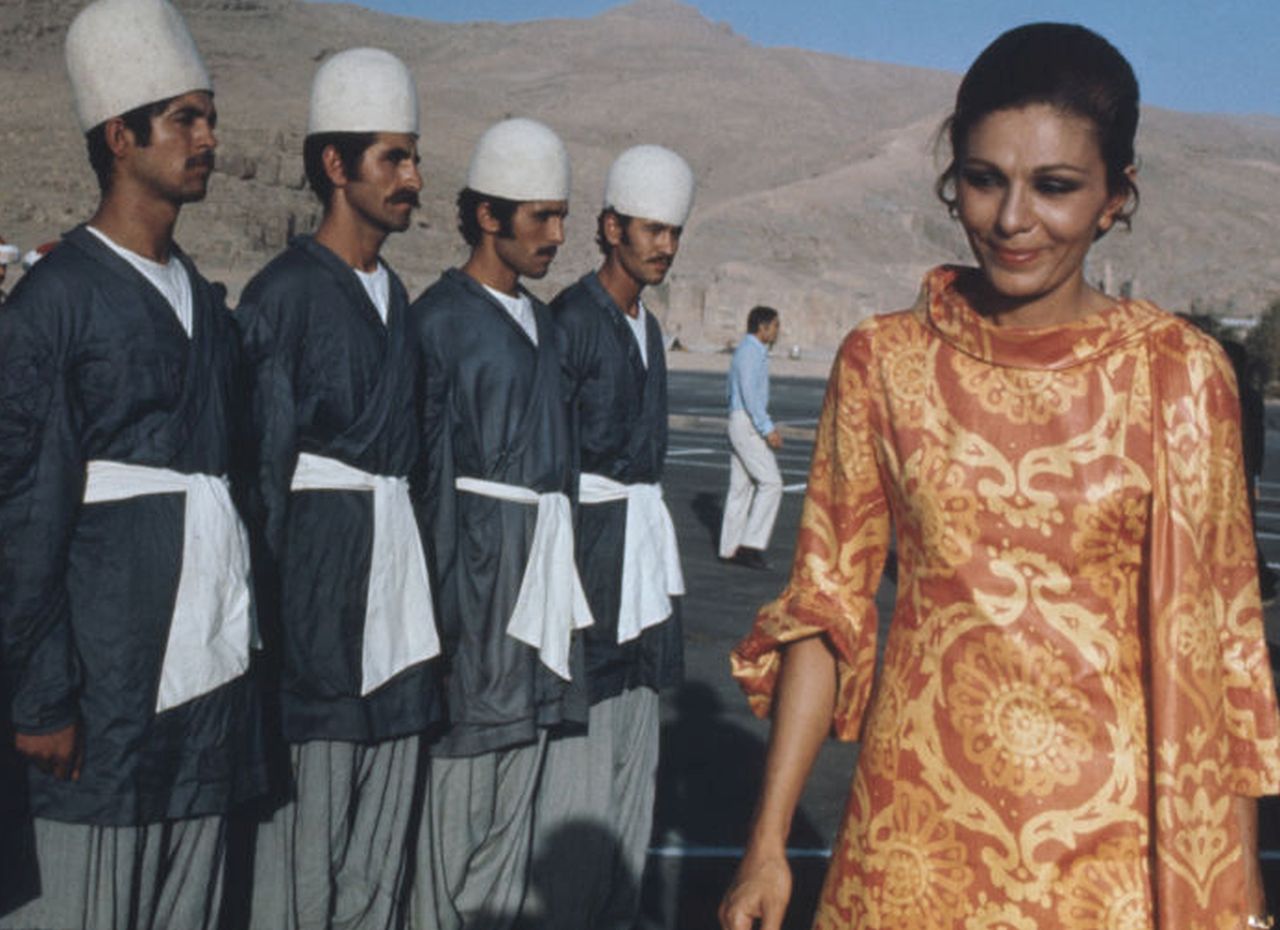 Трагедии, лукс и изгнание: Невероятната съдба на императрица Фарах Диба и фамилия Пахлави