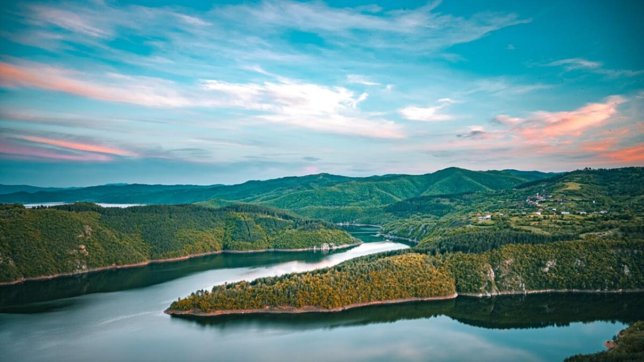 Места за снимка около Кърджали
