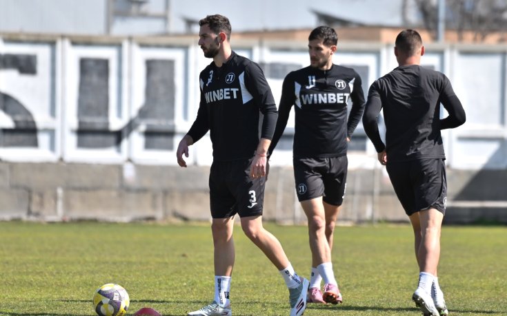 Основен футболист поднови тренировки с Локомотив Пловдив